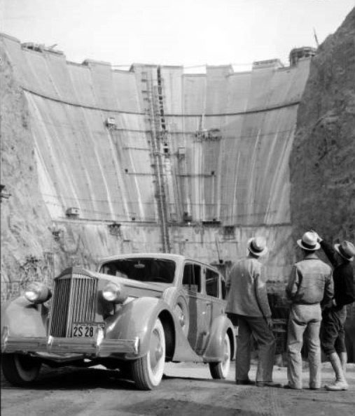 Hoover_Dam_1934(2).jpg