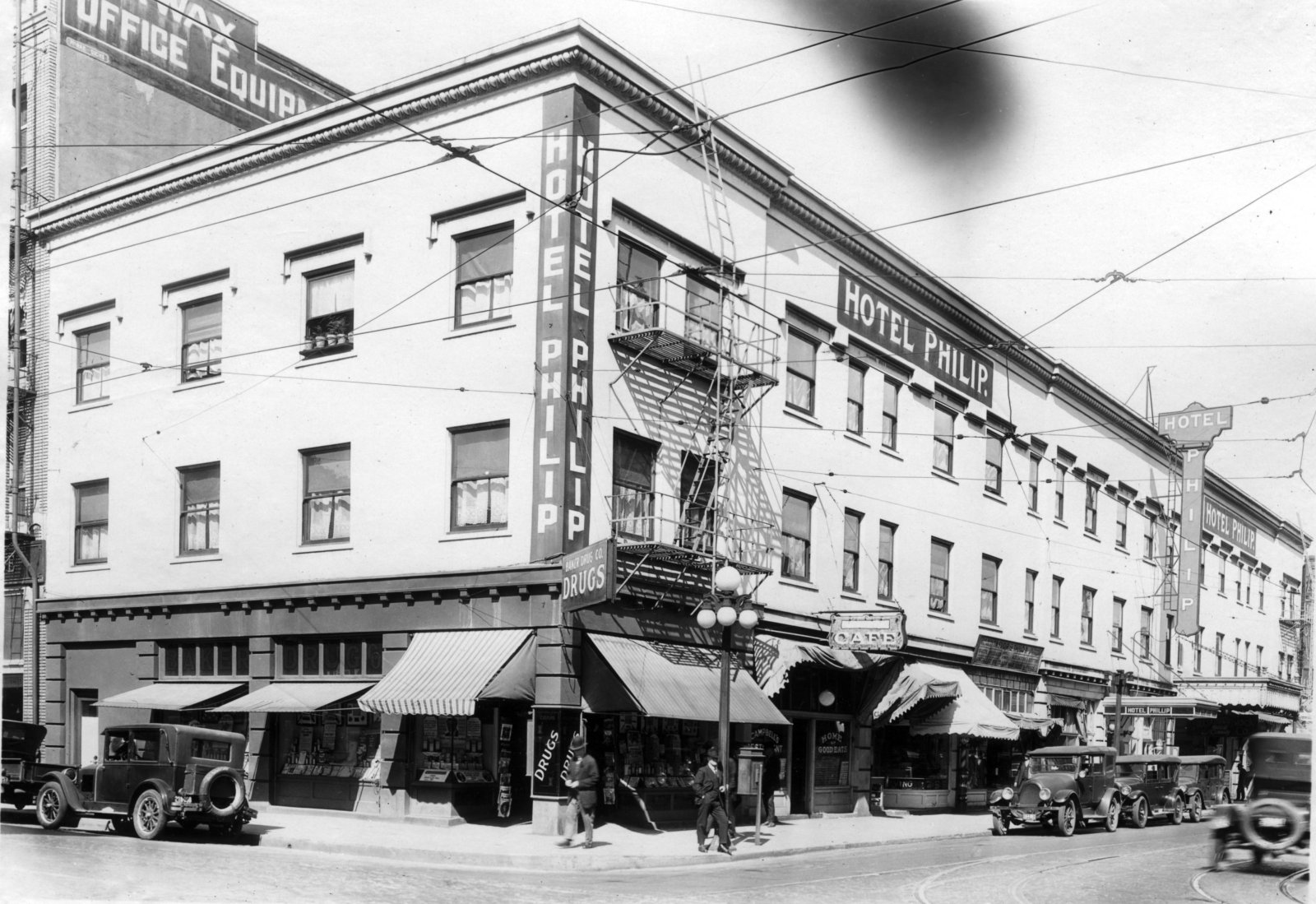 hotel-philip-w-burnside-and-n-fifth-1927.jpg
