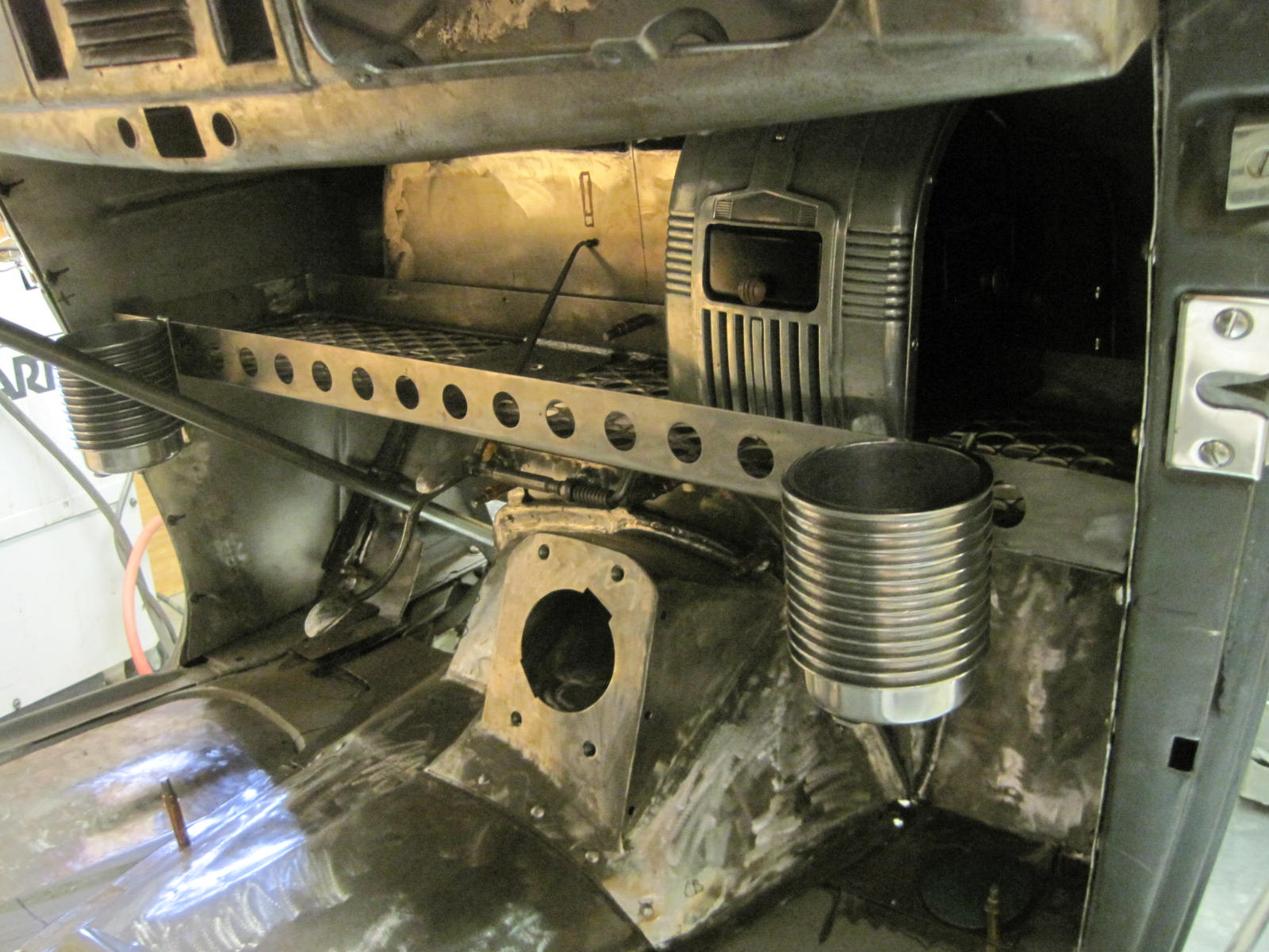 Hotrod cupholders 021.JPG