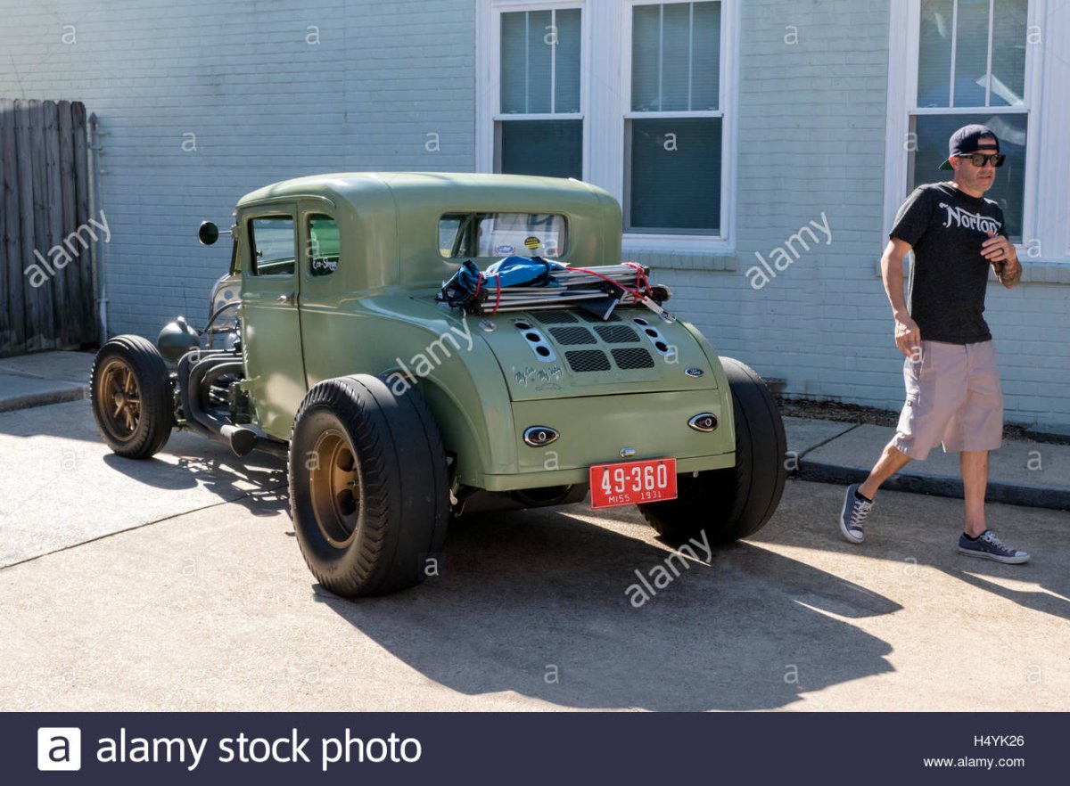 hotrod-festival-cruisinthe-coast-on-the-gulf-coast-of-mississippi-H4YK26.jpg