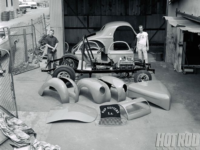 hrdp-1207-how-1960s-straight-axles-were-built-01b.jpg