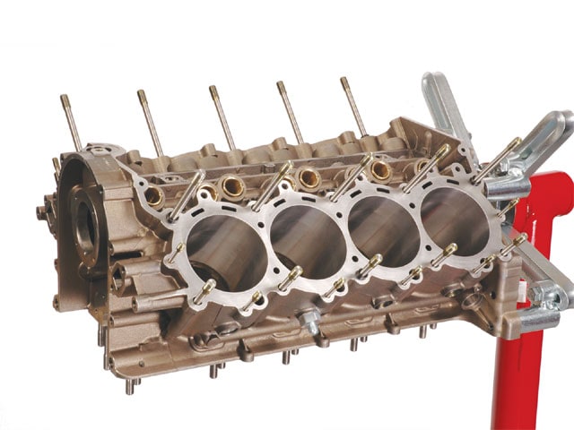 hrdp_0803_02_z-chevy_nascar_engine-.jpg