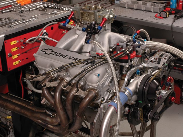 hrdp_0803_03_z-chevy_nascar_engine-.jpg