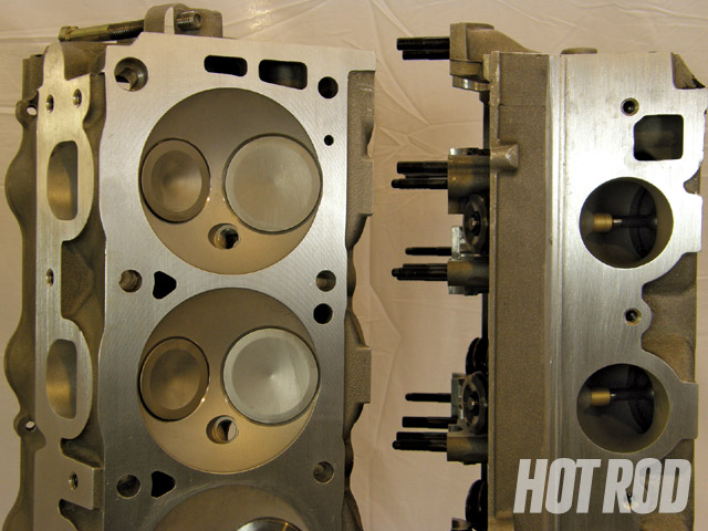 hrdp_0908_08_z-ford_427_cammer_engine_build-.jpg