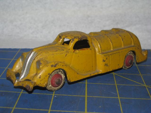 Hubley(maybe)OilTruck#2216.JPG