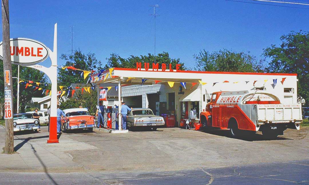 Humble-Gas-Staion-Opening-Circa-1962.jpg