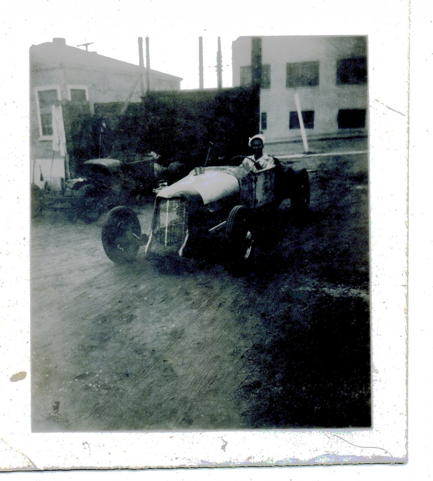 img146 Bob Jackson at the wheel  - 1948EAEphto - Copy.jpg