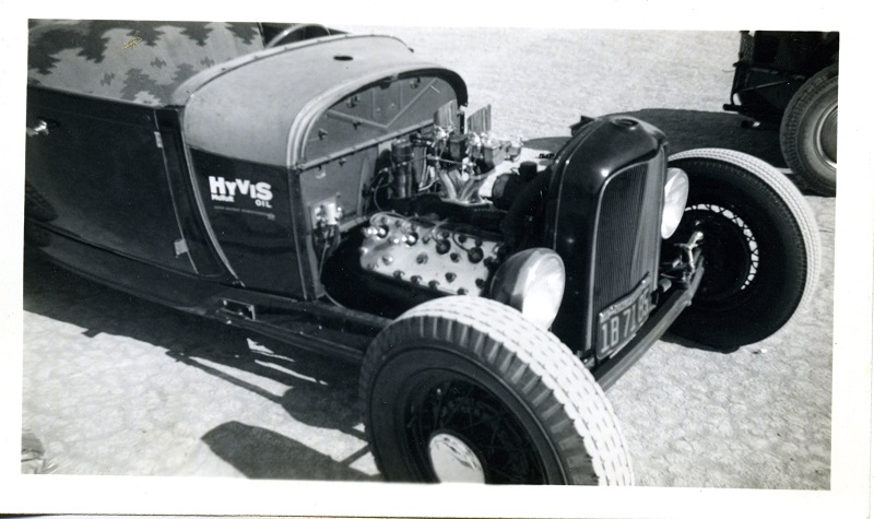 img157 NoID-maybe a roadster out of San Diego - Harper Dry Lake 1941EAEphto .jpg