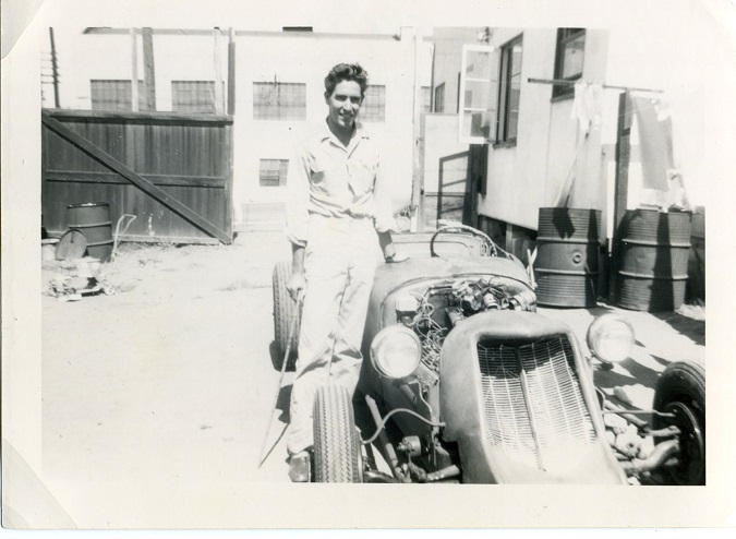 img383 Ed Emerson  with banged up roadster 9-1948EAEphto  - Copy.jpg