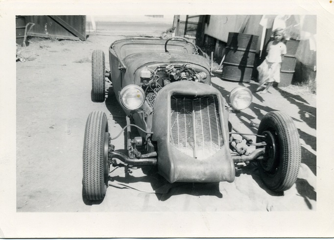 img386 9-19-1948- Roadster at Jacksons yard-Juniper St -Bob's kid -9-1948eaephto - Copy.jpg