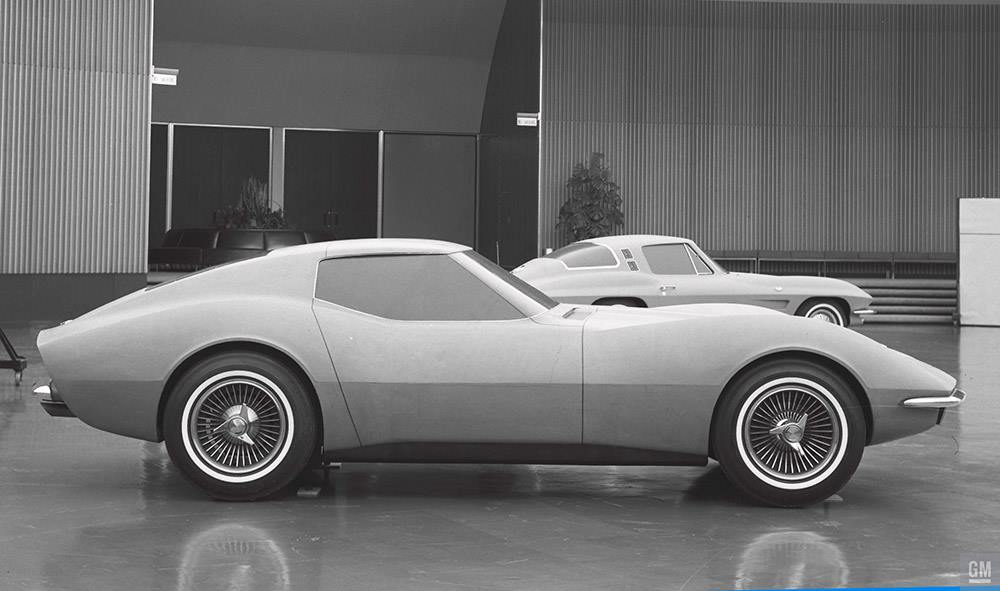 In mid-1963, GM Design's Bill Mitchell with support fronew Corvette for 19.jpg