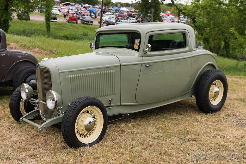 Incredible gray-green on 32 Ford.jpg