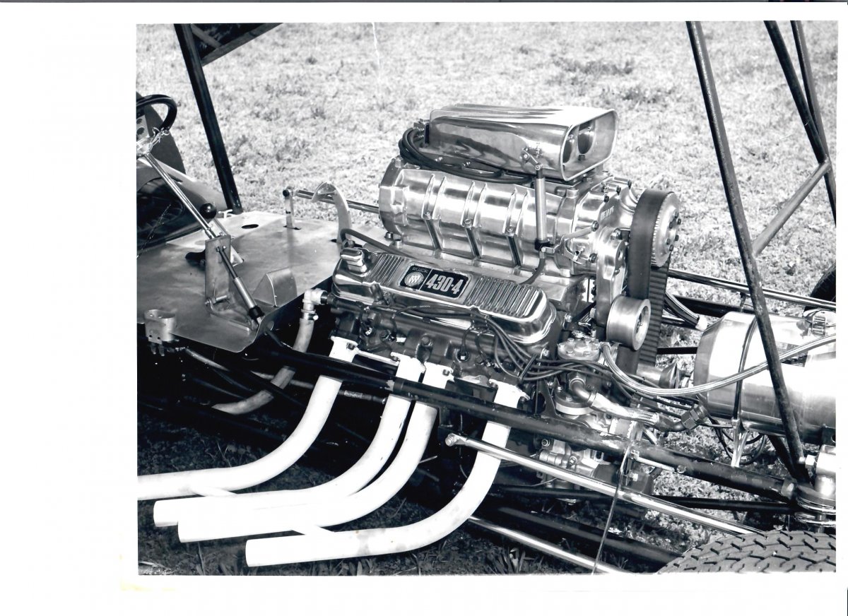 Ingenue engine close up william bill morris.jpg