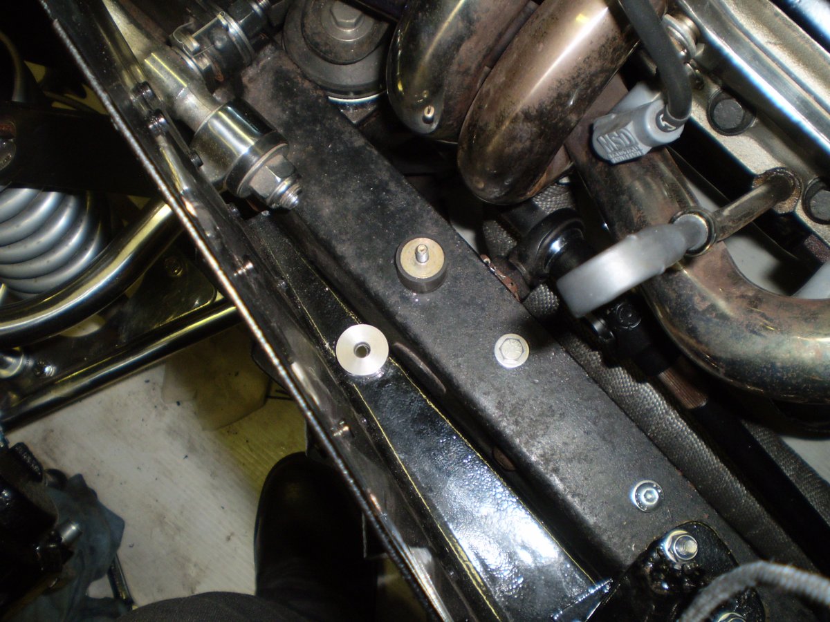 inner wings rubber steadys etc 002.JPG
