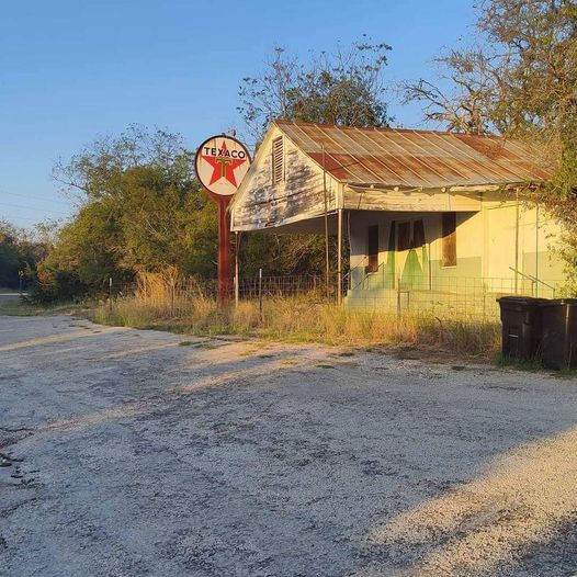 Izoro, TX.jpg