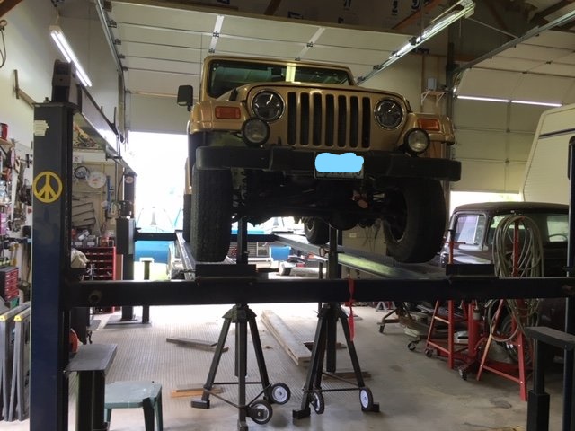 Jeep tj on stands 2_LI.jpg