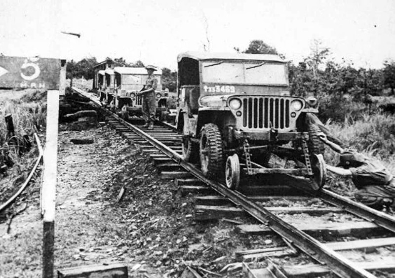 jeep-train-1.jpg