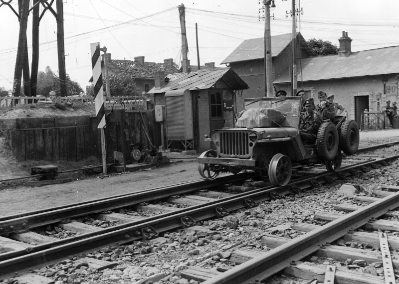 jeep-train-2.jpg
