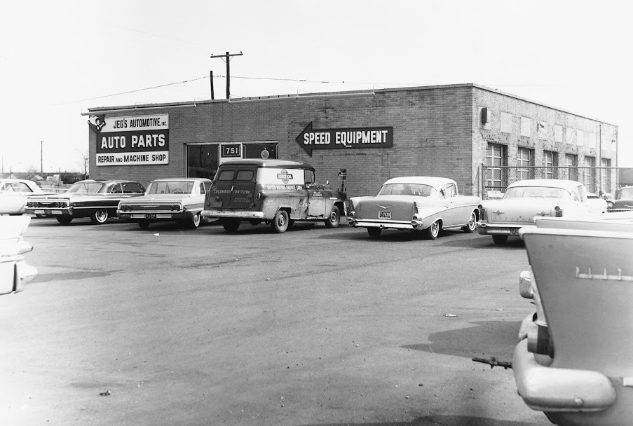 Jeg's%2520store%2520B&W%2520cars%2520out%2520.jpg