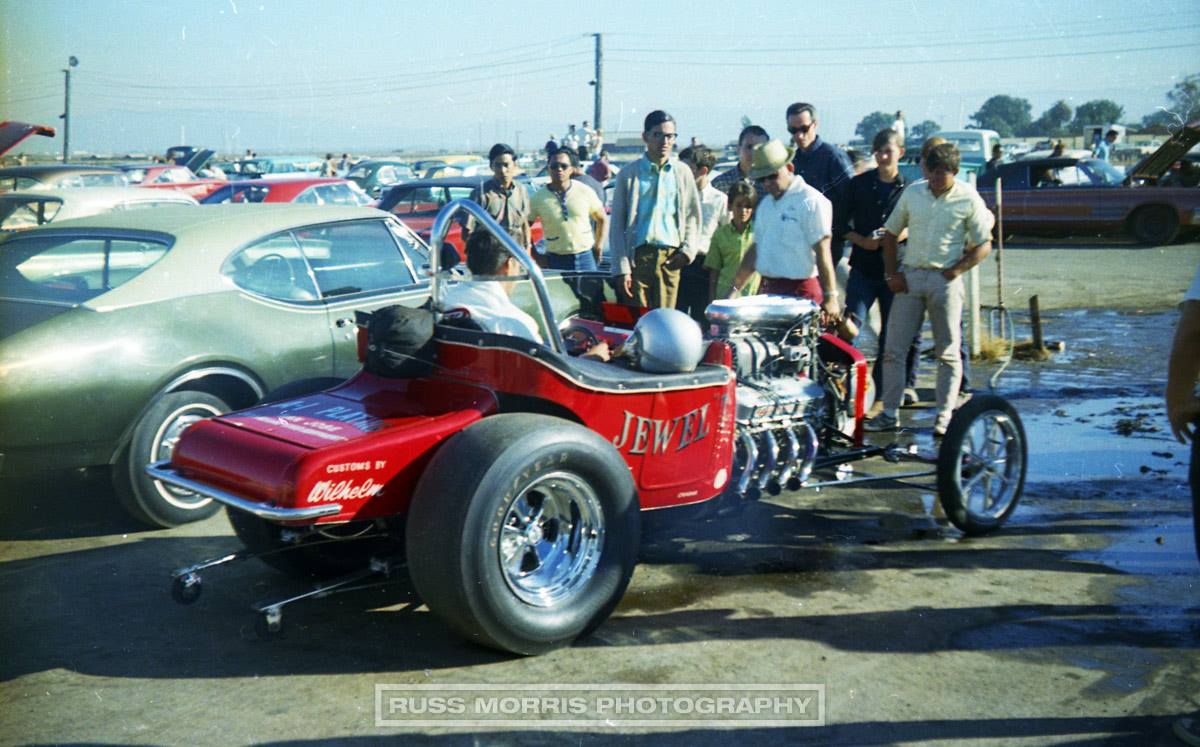 Jewel T @ Fremont in 1968 (by Russ Morris).jpg