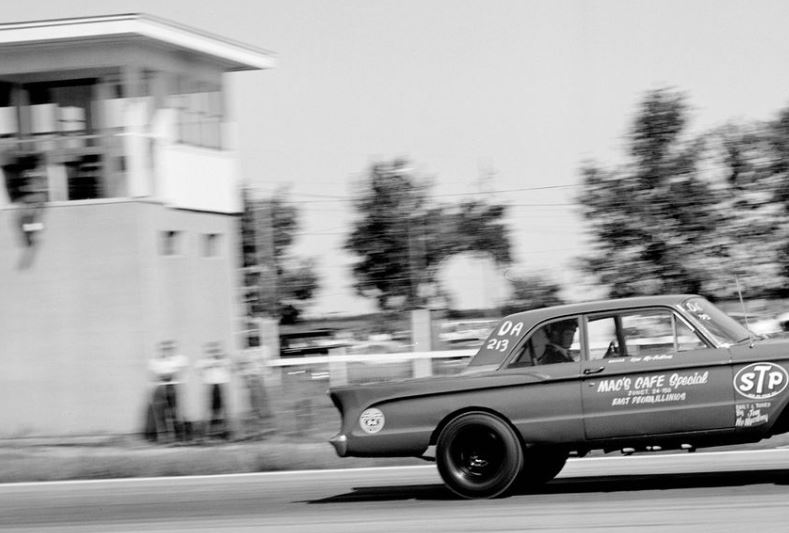 Jim & Oeda Mcmurtrey 1960 comet altered note driver in back seat.JPG