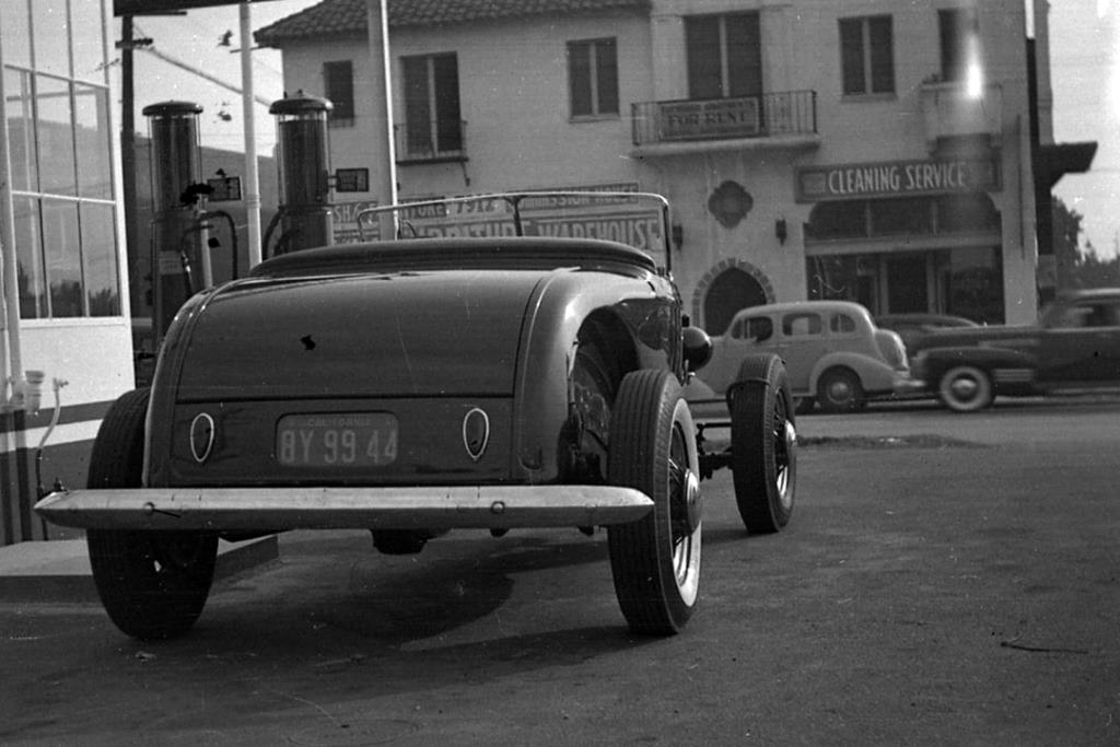 Jimmy Summers' Deuce Roadster - circa 1941 (3).jpg