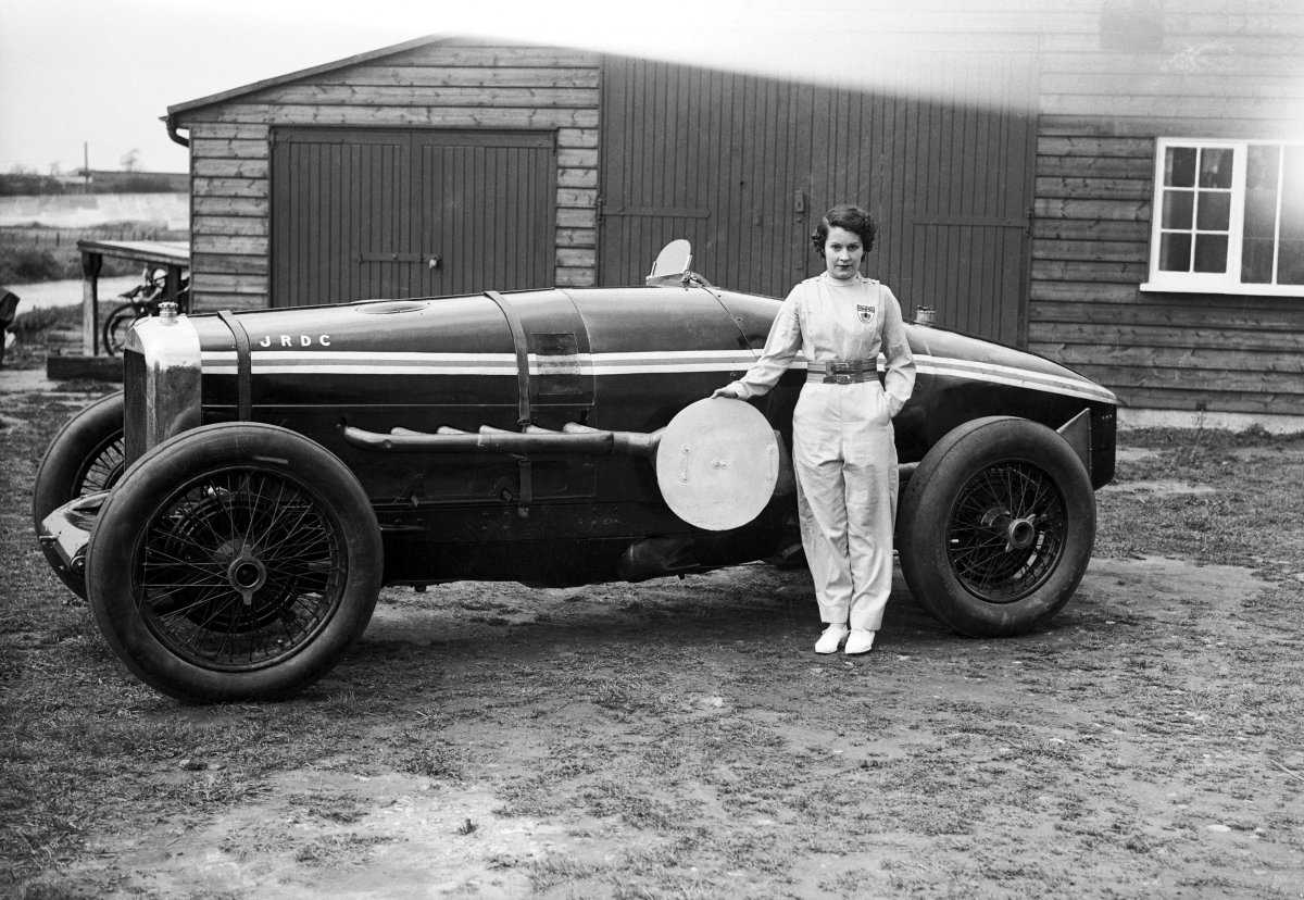 Kay-Petre-poses-with-her-Delage-May-1935.jpg