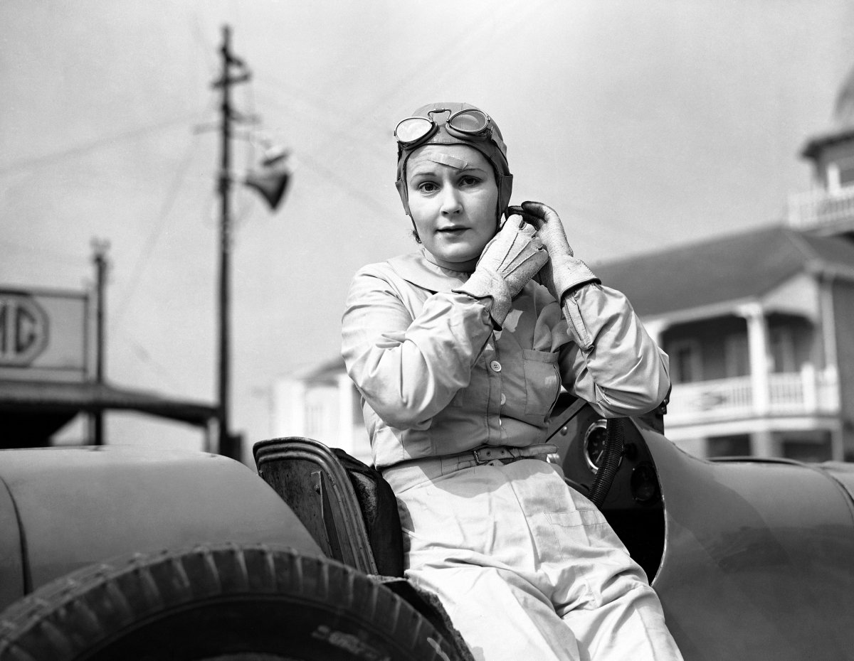 Kay-Petre-returned-to-the-Brooklands-supercharged-Riley-car-March-1938.jpg