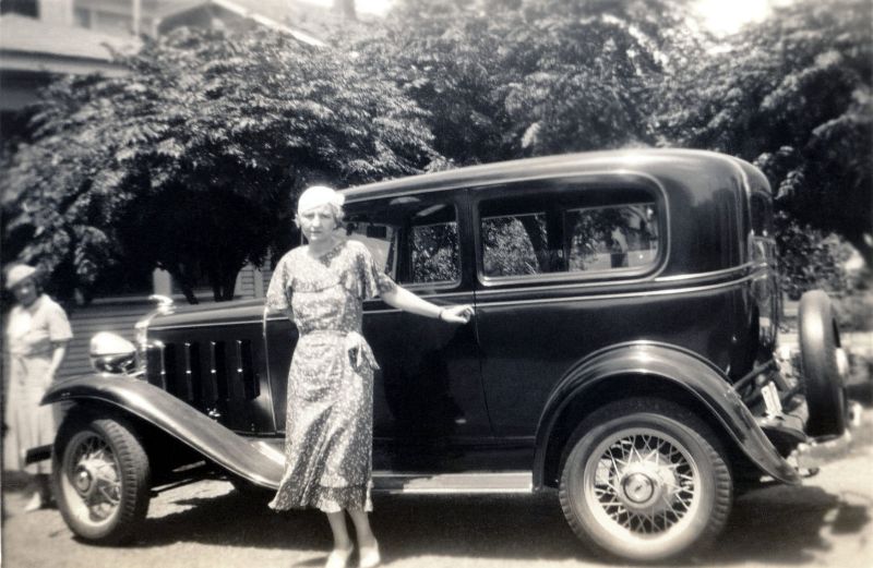 Ladies and Cars in the 1930s (19).jpg