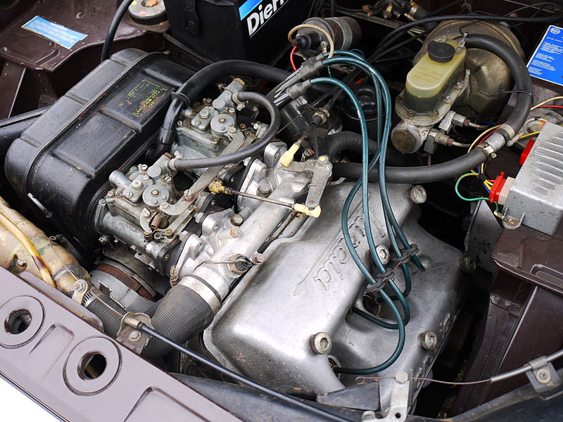 Lancia_Fulvia_5M_1972_m2_engine.jpg