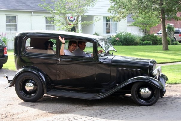 LARRYe32sedan.jpg