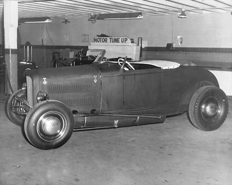 Lawrence Brocchini's Model A Roadster at Thunderbolts Auto Show - November 1950 (1).jpg