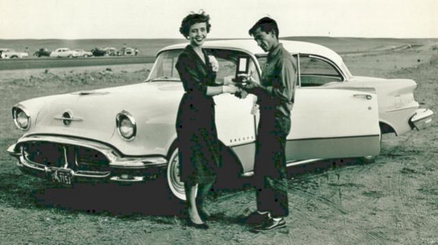 Lee_Fresquez_at_CTA_Dragway_circa_1959.jpg