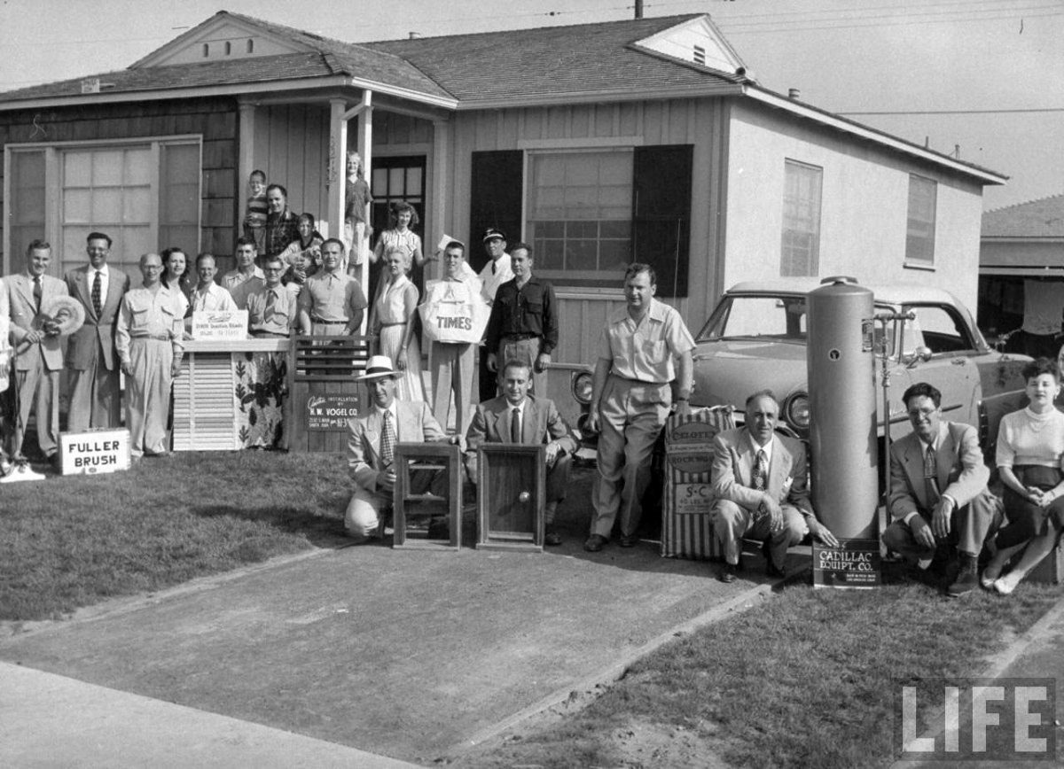 life-magazine_los-angeles-development-boom-1953_salesmen.jpg