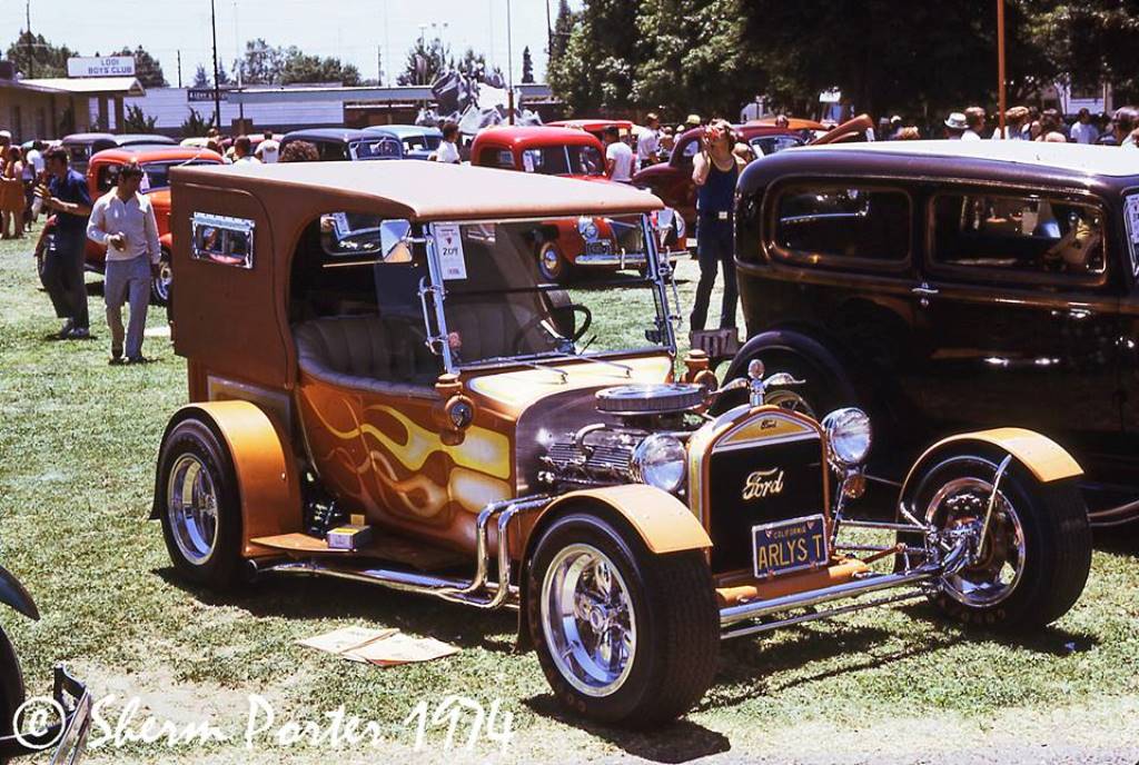 LODI '74 - by Sherm Porter (Arly Ashley T & Meadords '32 Tudor).jpg