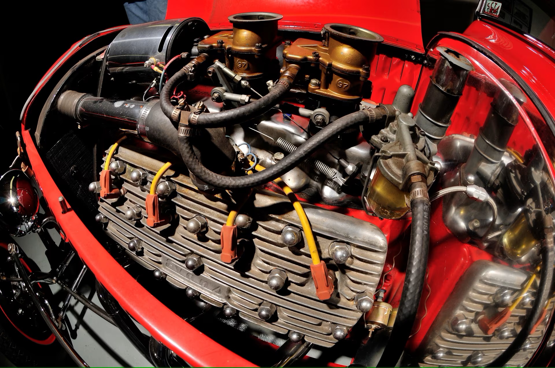 Lot R616 - Engine.jpg