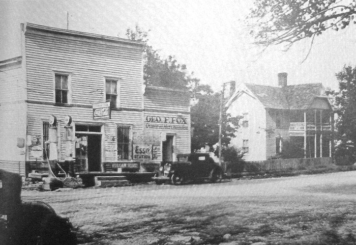 Loyston Filling station circa 1933.jpg