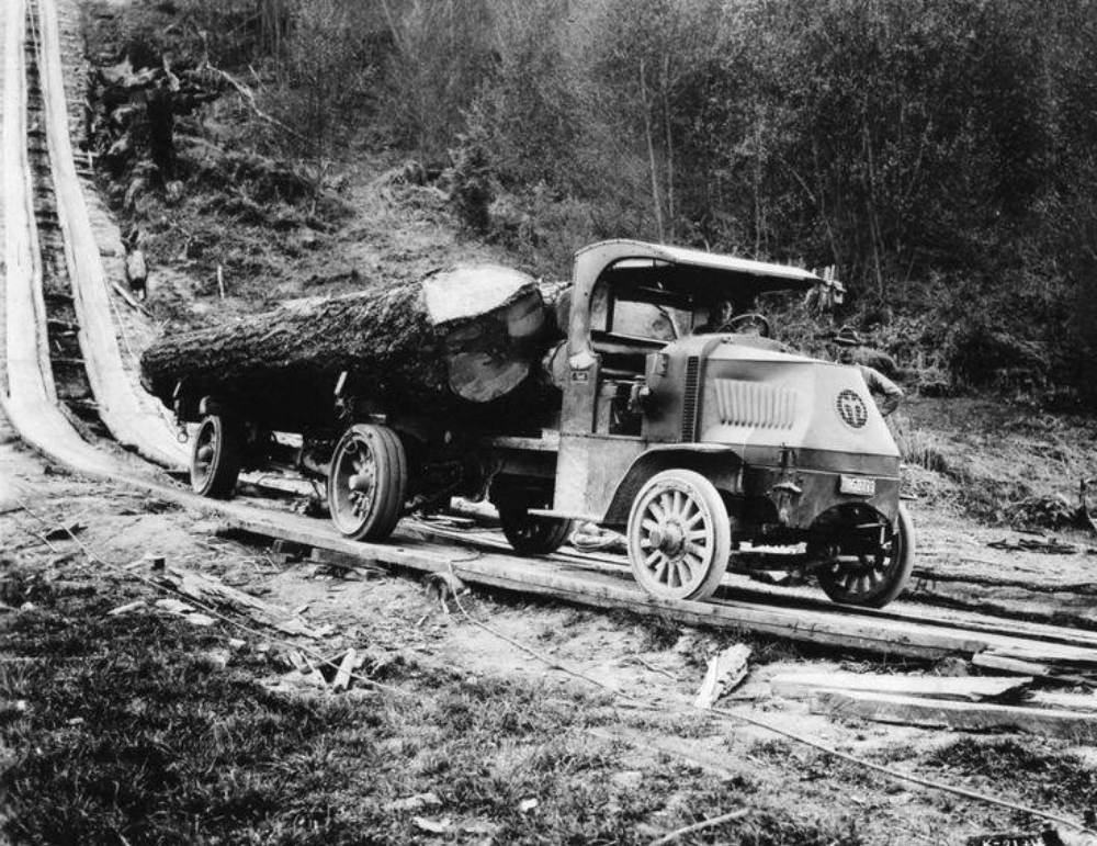 mack-logging-truck-3.jpg