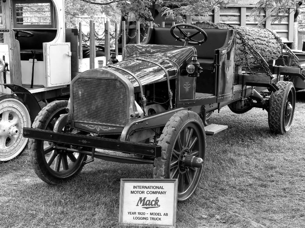 mack-logging-truck-7.jpg