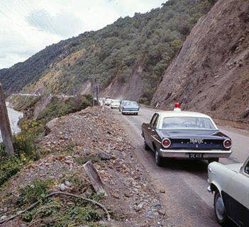 Manawatu Gorge 60s queue.jpg