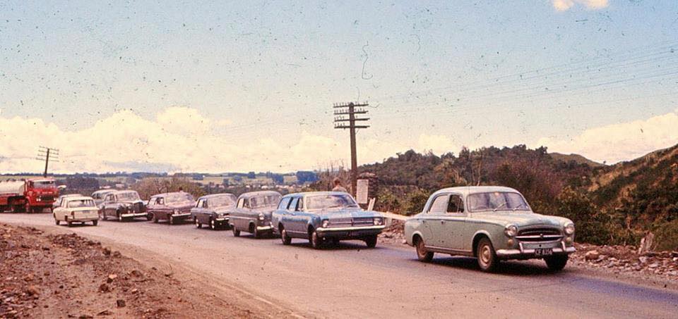 Manawatu Gorge early 60s queue.jpg