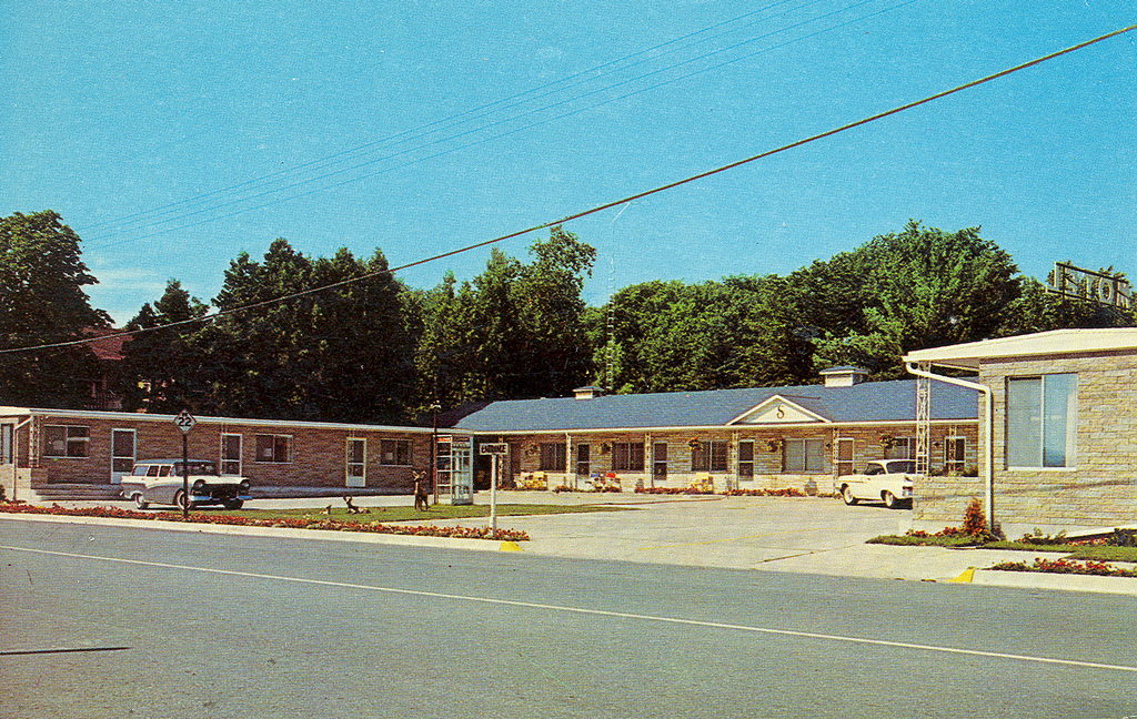 Manistee MI Onekama Sprengers Lakeview Motel.jpg