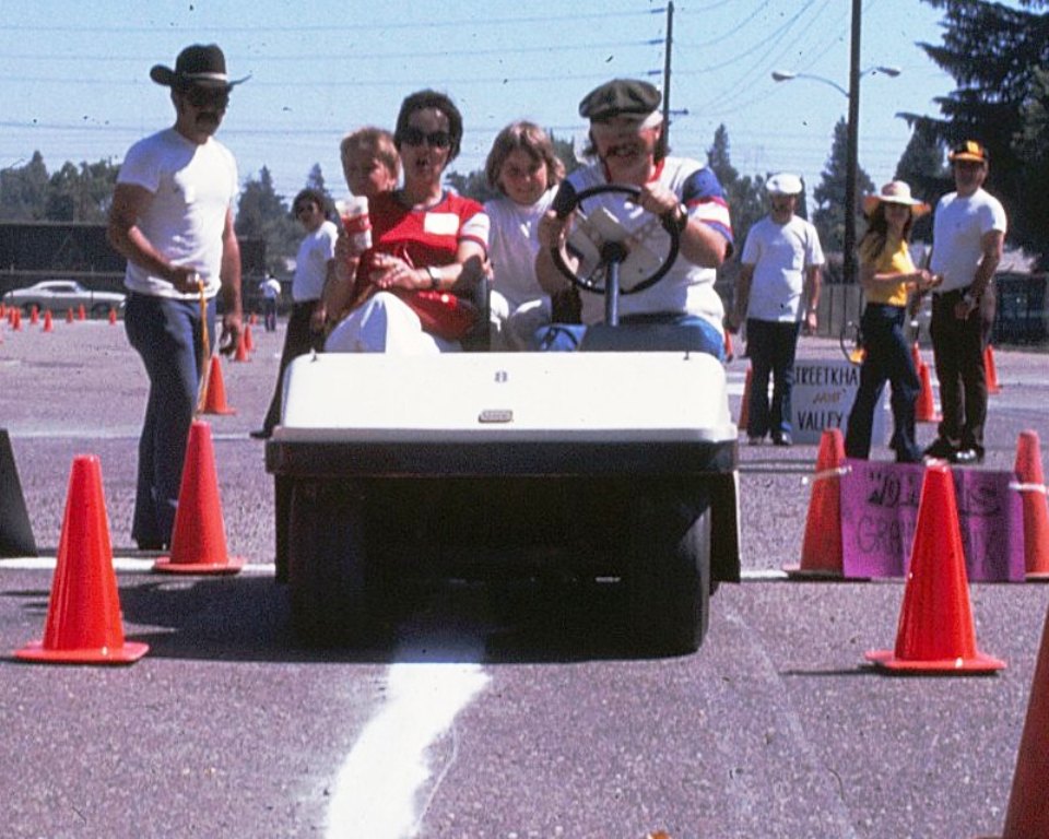 Marilyn Meadors directing a blindfolded Ed Lee in the Woman's Grand Prix - '73 Lodi Mini Nats.jpg