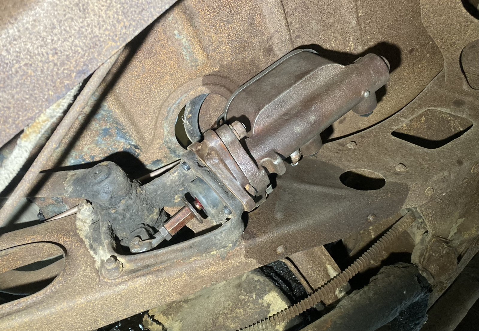 Master Cyl Rusty Installed2.JPEG