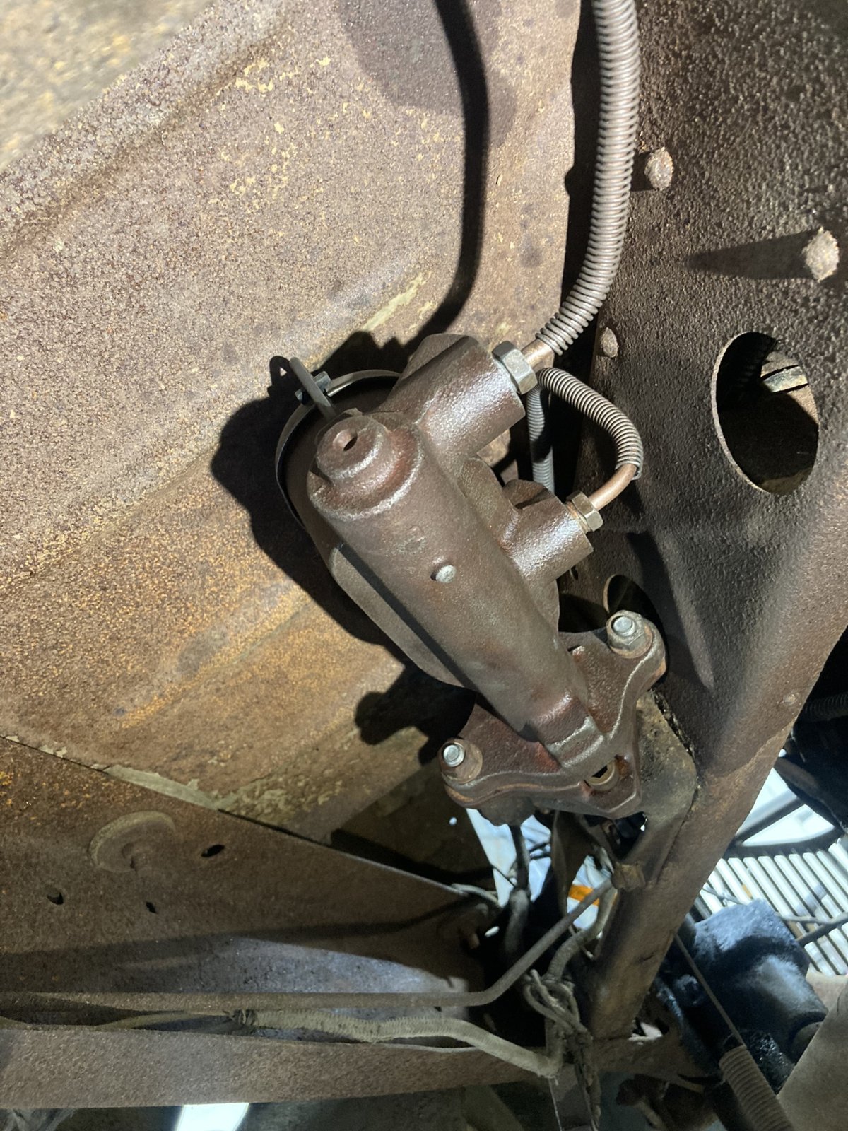 Master Cyl Rusty Installed3.JPEG