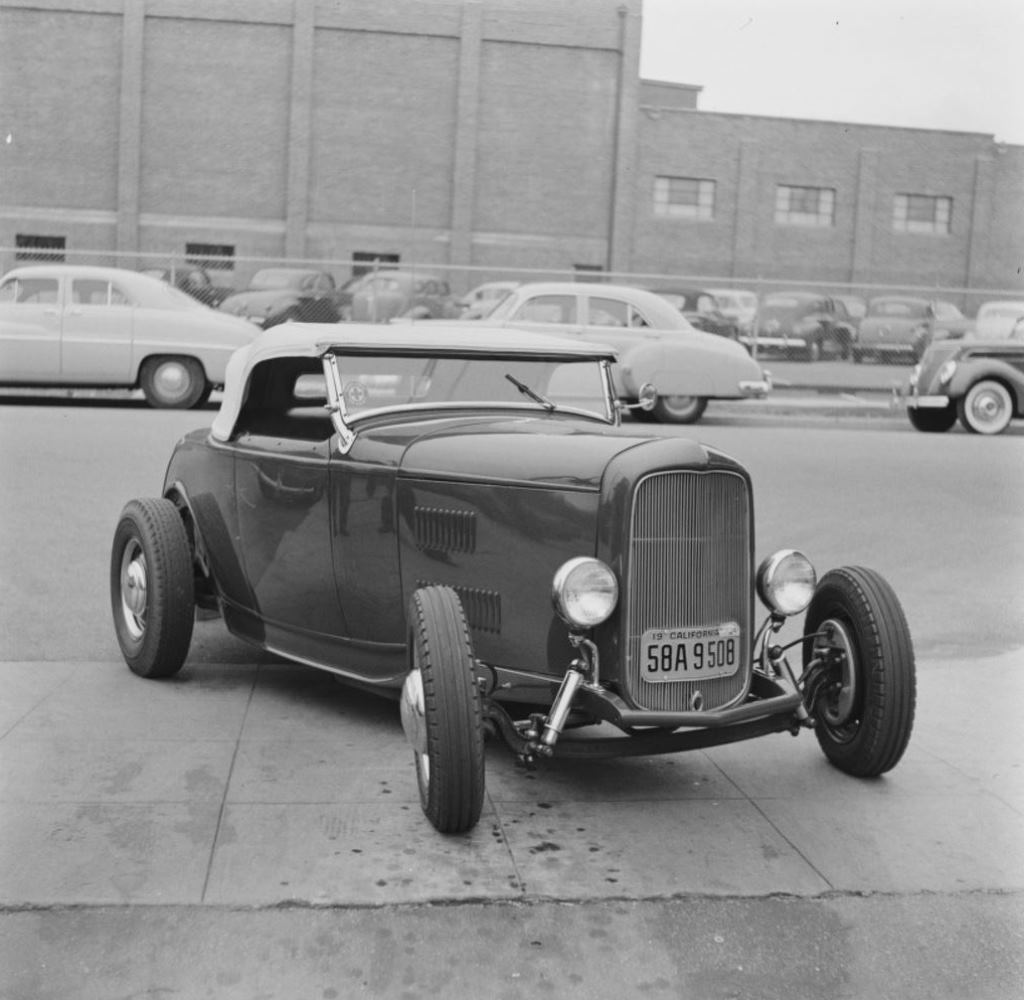 McGee Deuce Roadster - front (by Robert E. Canaan).JPG