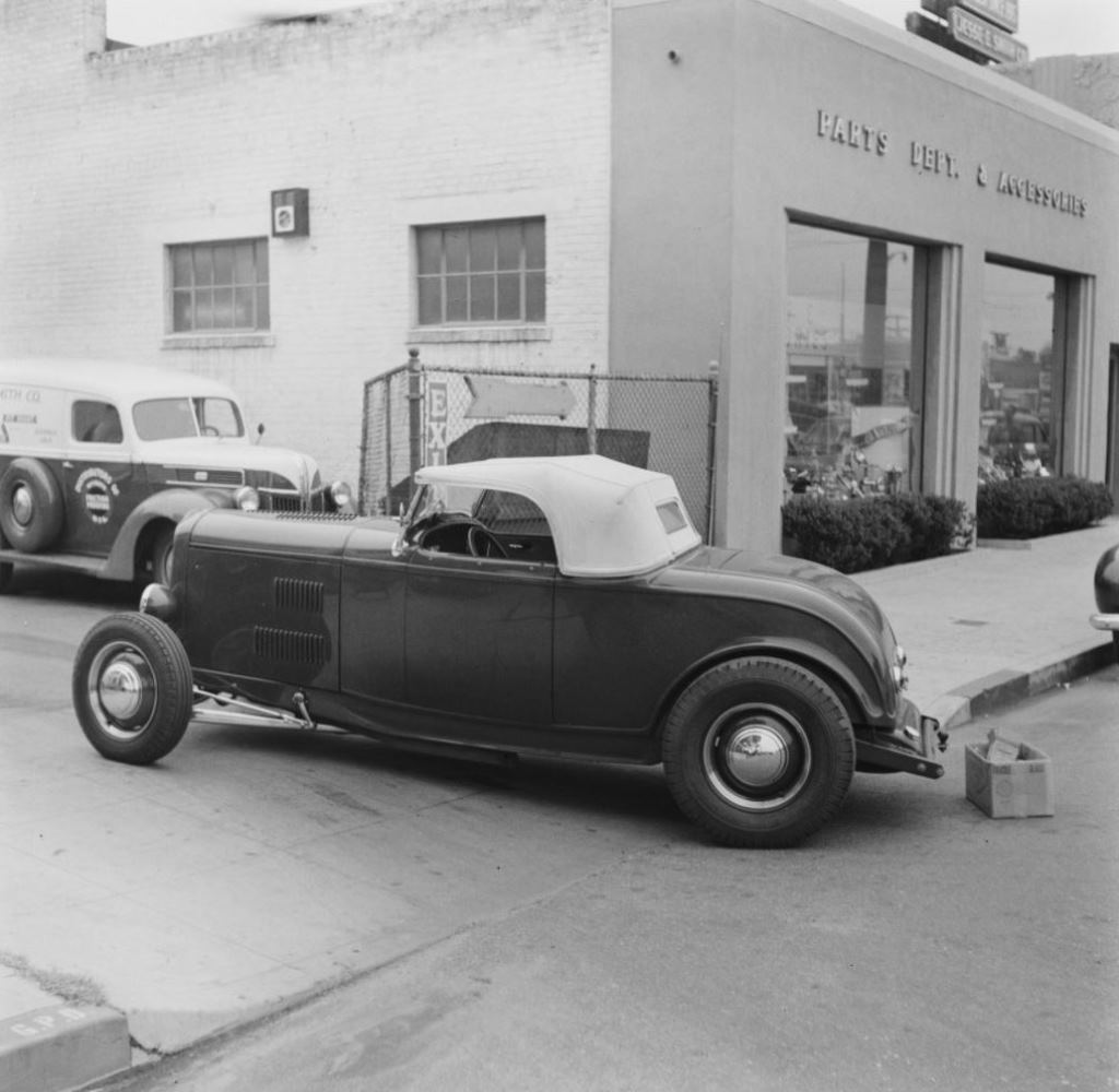 McGee Deuce Roadster - side (by Robert E. Canaan).JPG