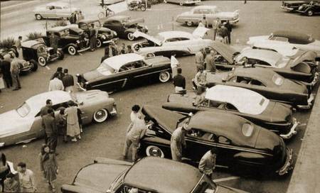 Mid_Fifties_Outdoor_Car_Show.jpg