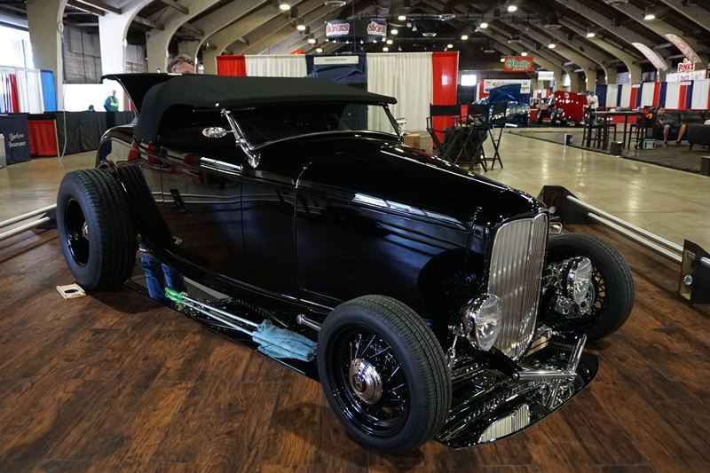 Mike Dwight's 1932 Ford Roadster (by Mark Vaughn).jpg