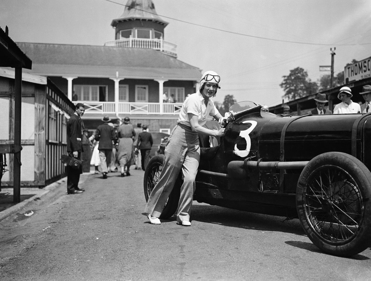 Miss-Paddy-Naismith-Brooklands-England-on-June-5-1933.jpg